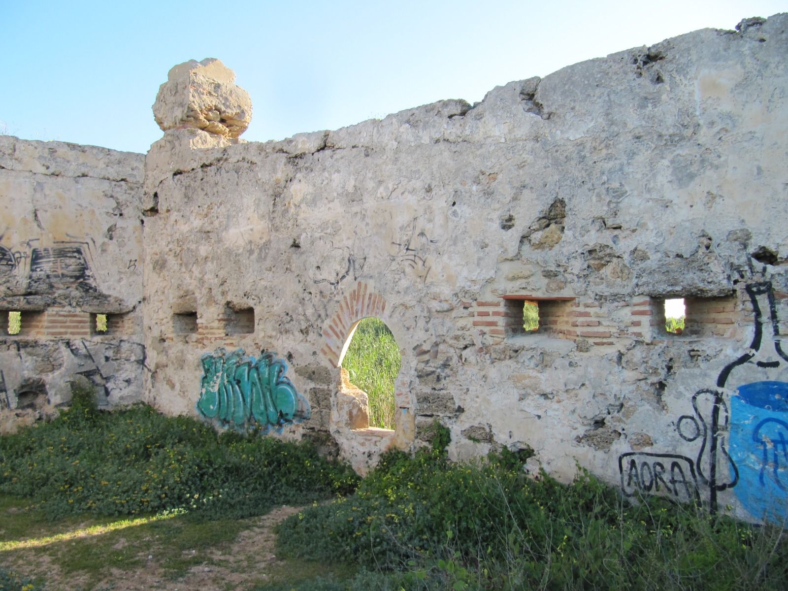 Pintadas en las paredes del fuerte.