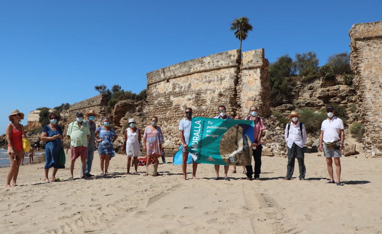 Presentación de la campaña delante de La Muralla en El Puerto.