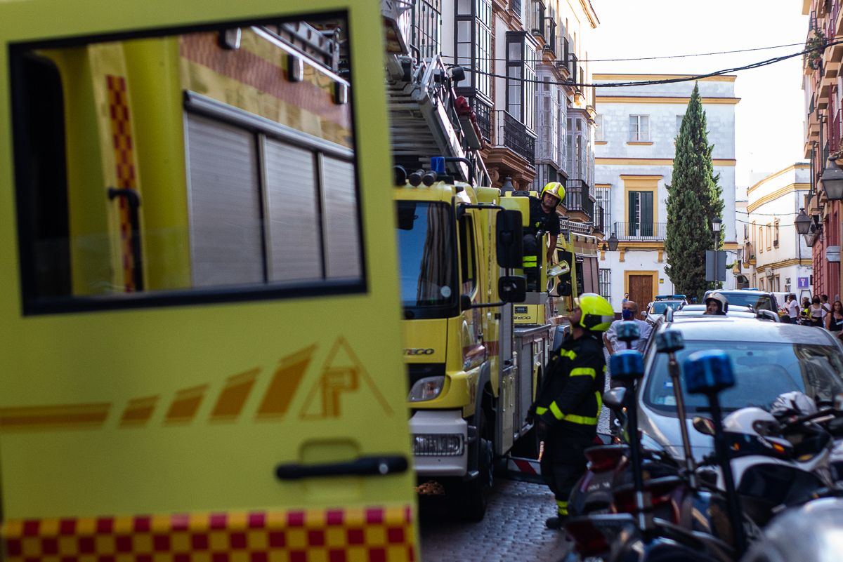 Una actuación de bomberos en Jerez. Próximamente habrá unas oposiciones históricas.   MANU GARCÍA.