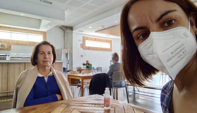Milagros García junto a una de sus hijas. 