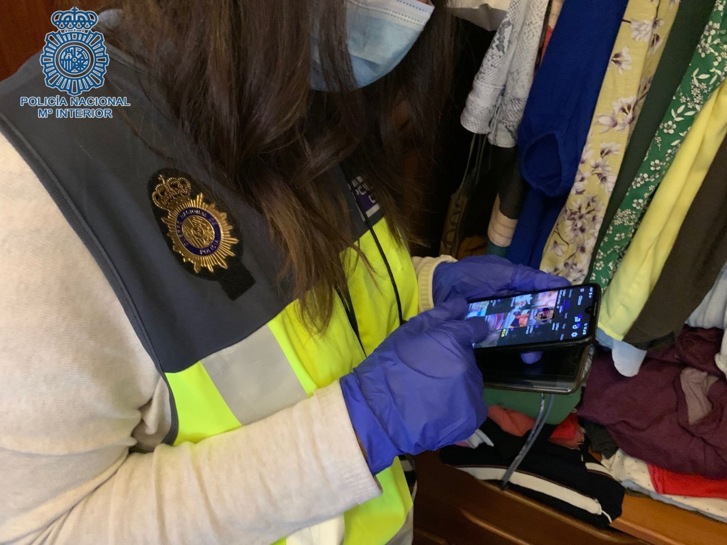 Una investigación de la Policía Nacional contra la pornografía infantil en una imagen de archivo. Más de 20 menores desnudas por inteligencia artificial. Una investigación de la Policía Nacional contra la pornografía infantil en una imagen de archivo. Más de 20 menores desnudas por inteligencia artificial.