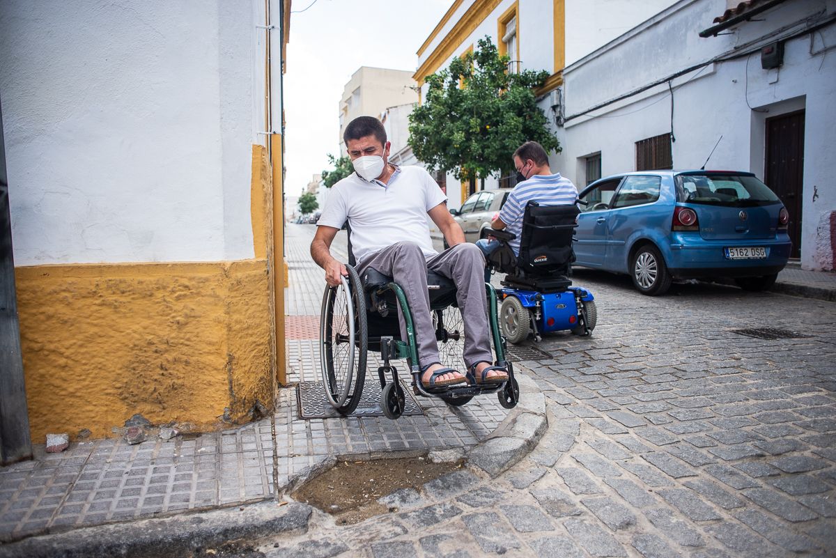 Acera en mal estado en la calle Sol de Jerez.