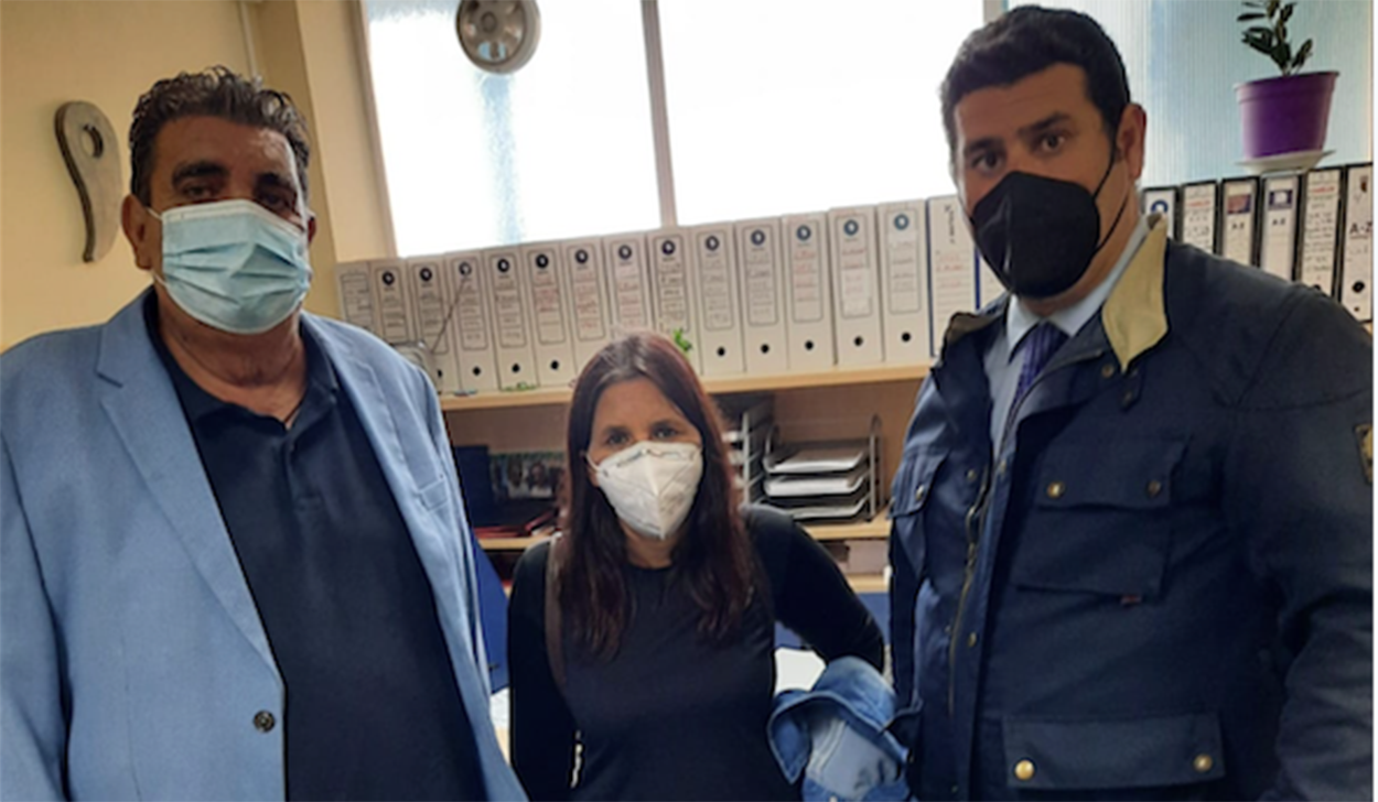 Sara Casas, junto a José Maldonado, presidente de la Asociación Nacional del Menor Tutelado, y su abogado, Álvaro Castillo.