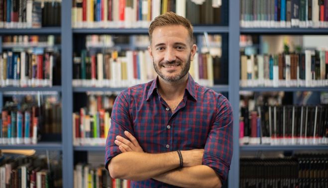 Juanjo, un gay que sufrió en el ejército un episodio que cambió su vida.   MANU GARCÍA.