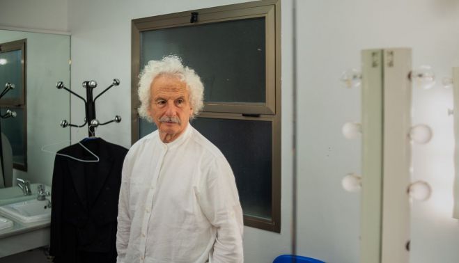En el camerino del Teatro de Guadalcacín. 