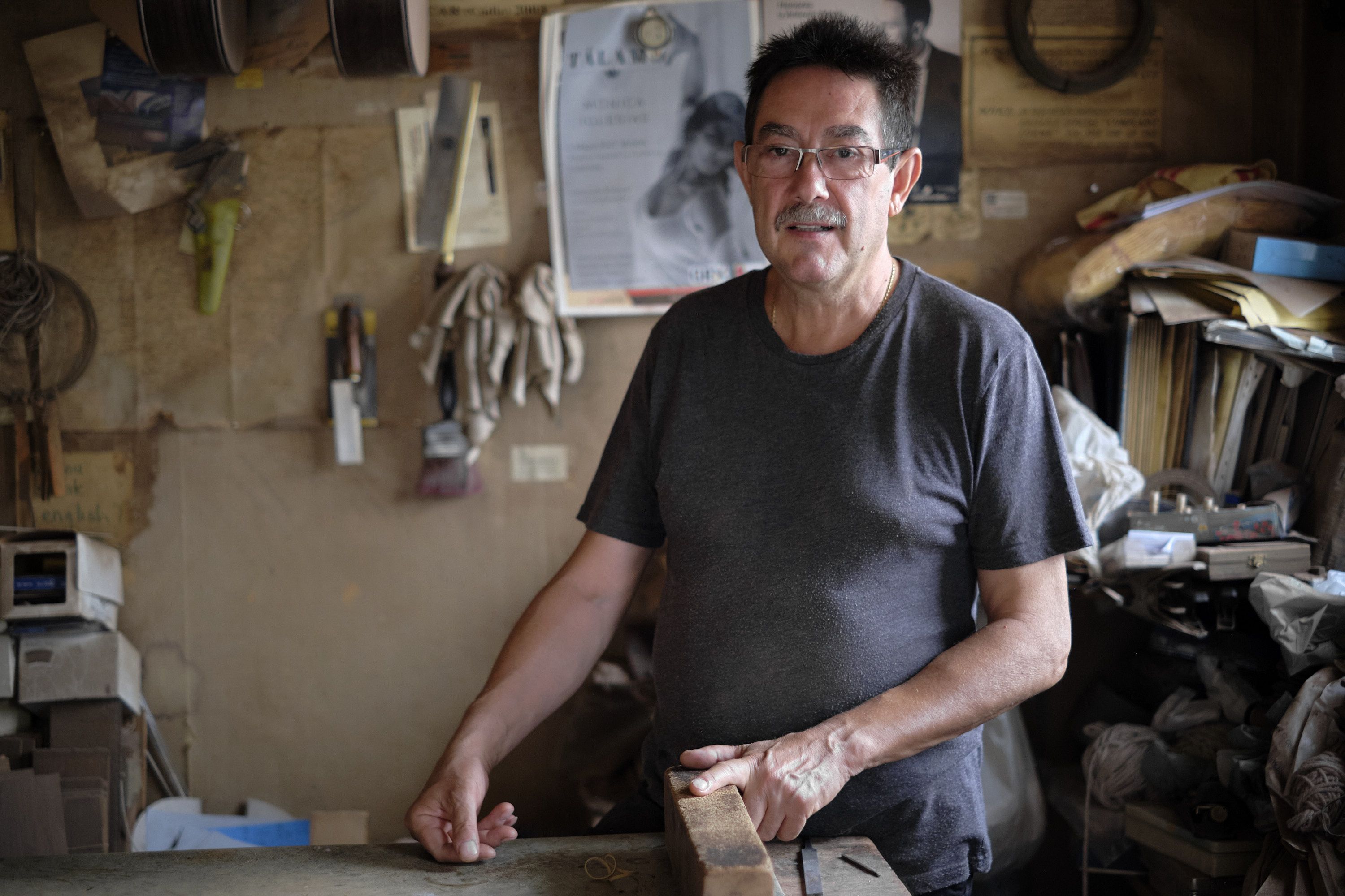 José Marín Plazuelo en el taller de guitarras de la Cuesta del Caidero.