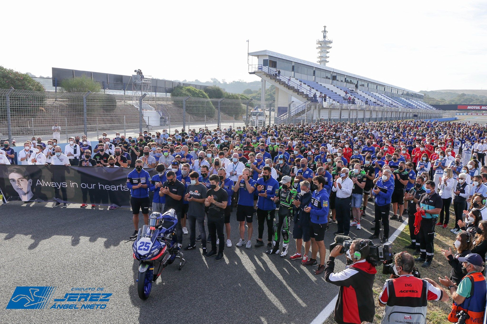 Condolencias y abrazos en el Circuito.