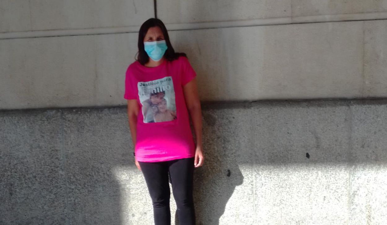 Sara Casas, la mala del niño tutelado, a la puerta de los juzgados de Sevilla. 