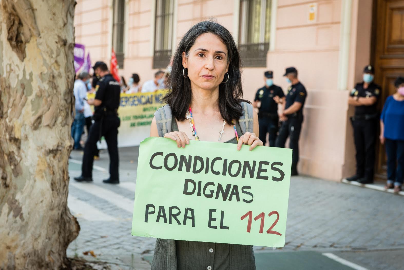 Coral, coordinadora del centro de Sevilla, durante la concentración.