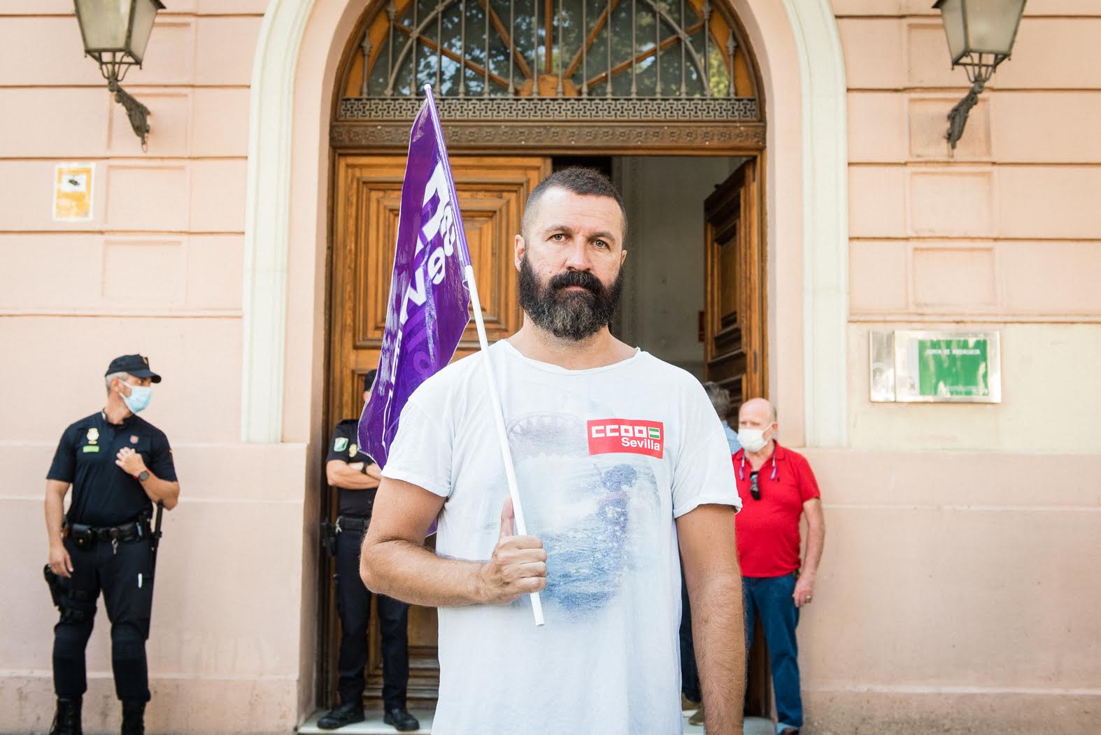 Paco Martos, gestor de emergencias, en la concentración de la Casa Rosa.