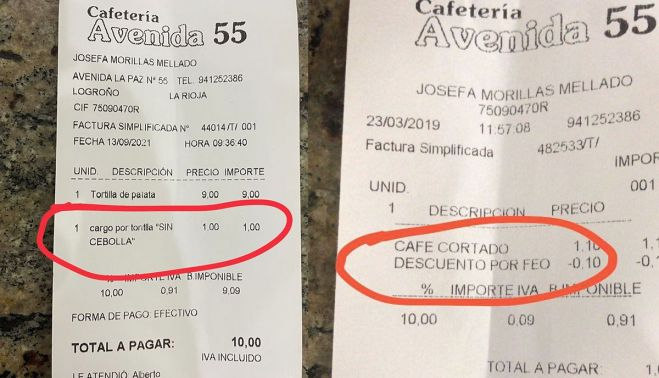 Dos de las curiosas facturas del bar.
