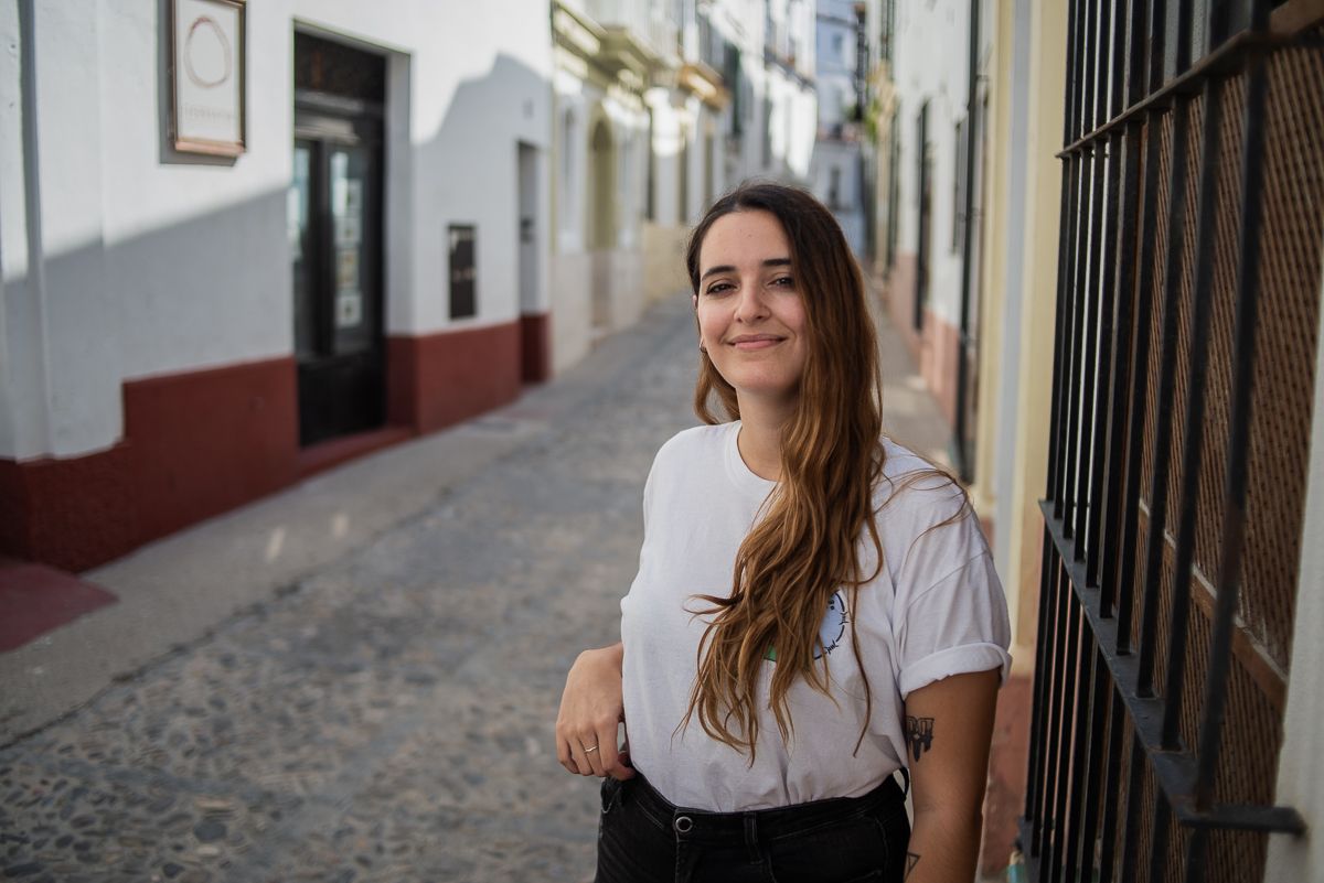 La diseñadora con el fondo que causa furor en el mundo.