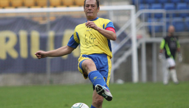 Durante un partido con los veteranos del Cádiz CF.
