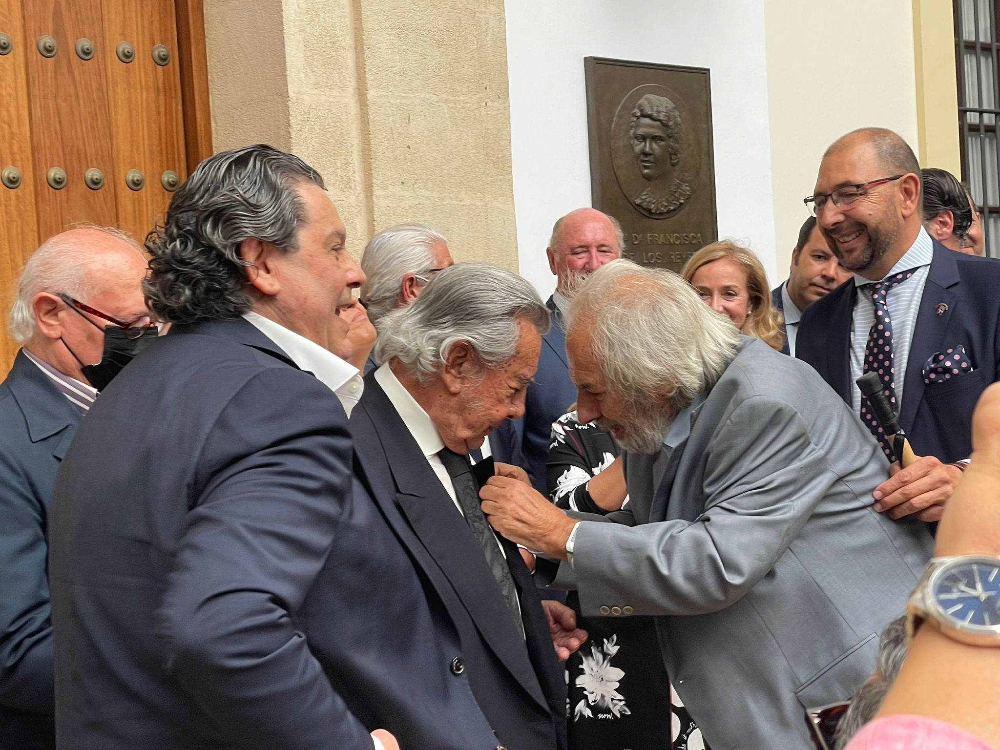 Manuel Morao recibe la insignia de oro de la Peña Flamenca Tío José de Paula (2)