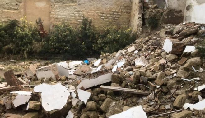 Parte de los escombros que han acabado por ocupar la placita junto al Arco del Arroyo.    JEREZ, PATRIMONIO DESTRUIDO.