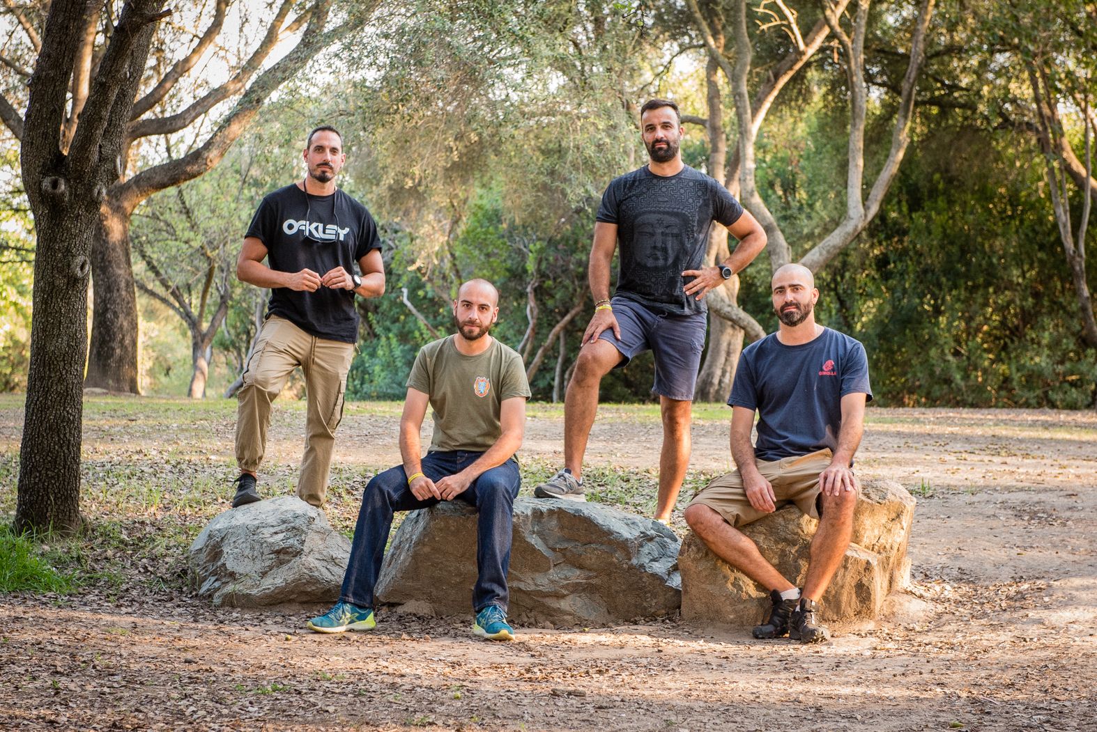 De izquierda a derecha: Jose, Juan, Pablo y Jose Manuel en el Parque del Alamillo de Sevilla. Bomberos forestales, 'héroes' en precariedad laboral.