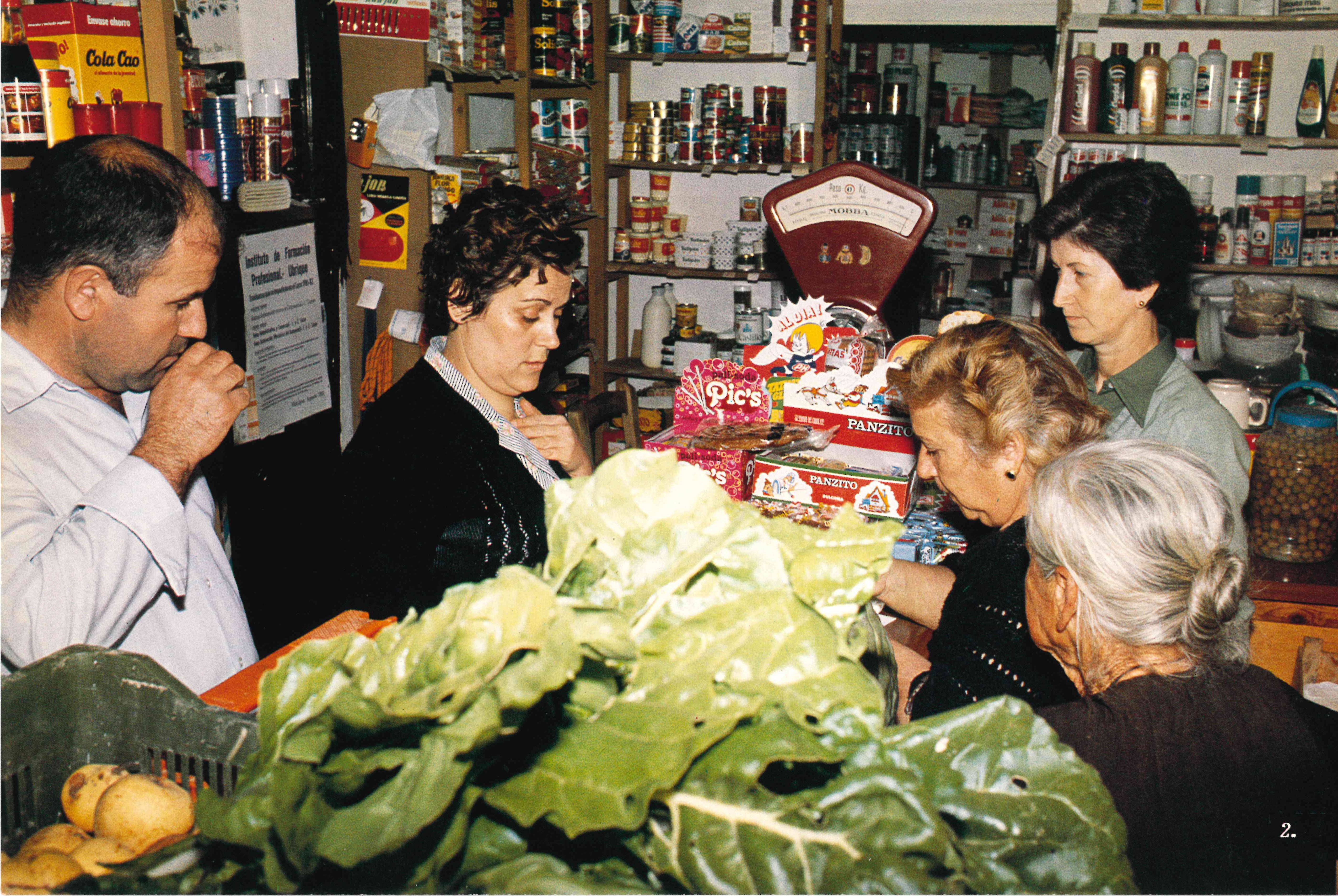 Tienda del pueblo en el año 1981. Archivo audiovisual de Juniper Films.