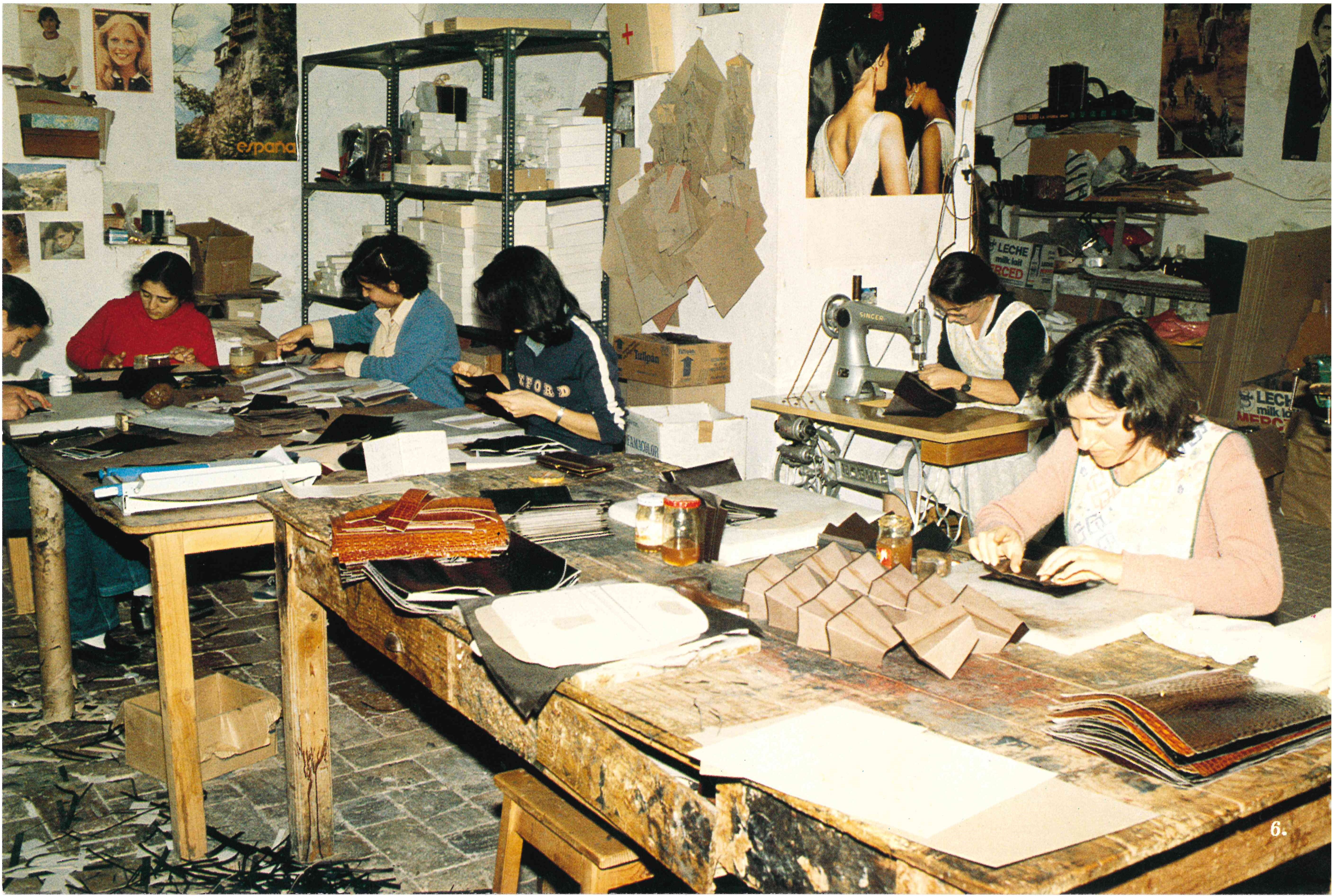 Imagen de un taller de cuero. Archivo audiovisual de Juniper Films.