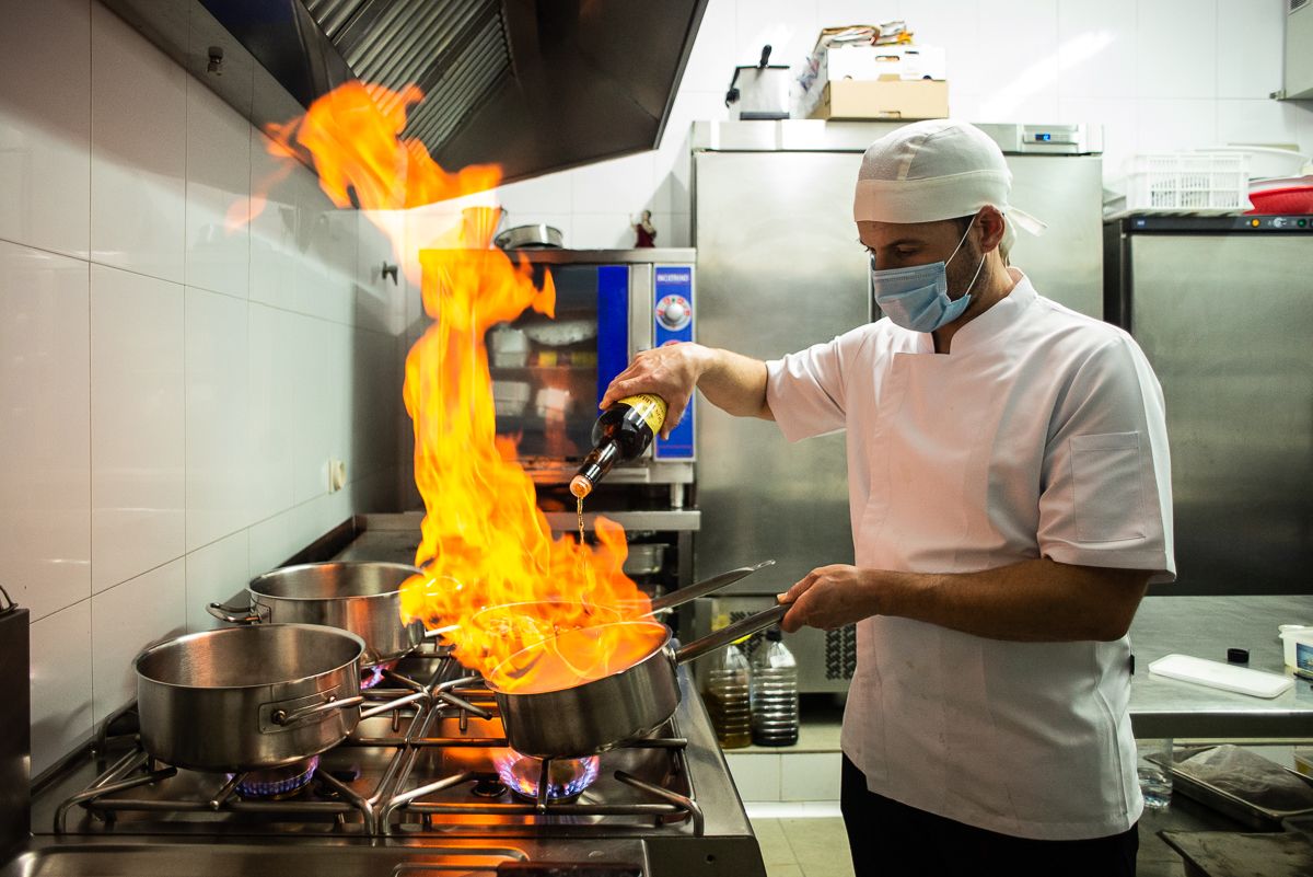 Indalecio Ortiz, el periodista cocinero de El Puerto. Indalecio Ortiz, el periodista cocinero de El Puerto.