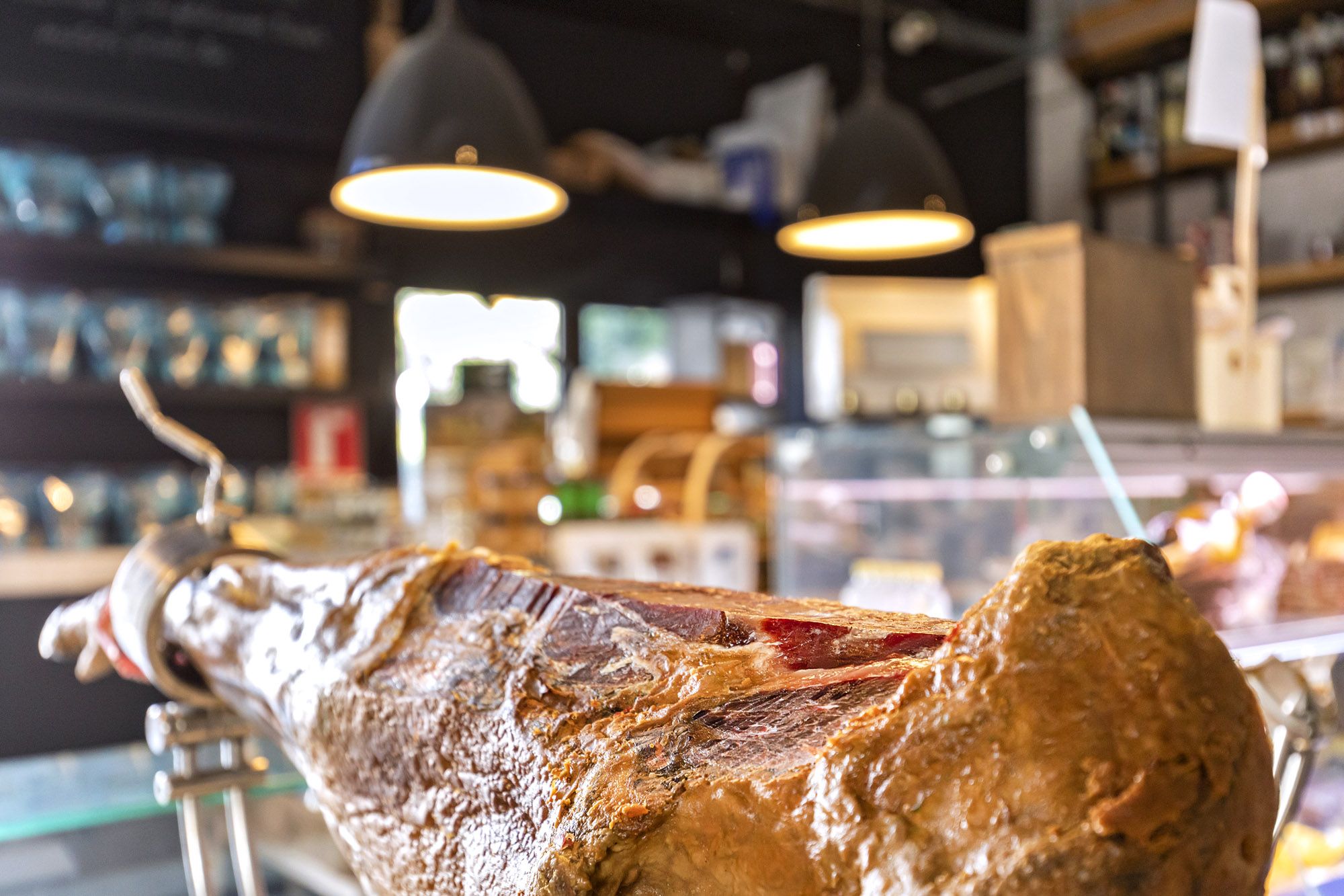 Jamón cortado en el momento.
