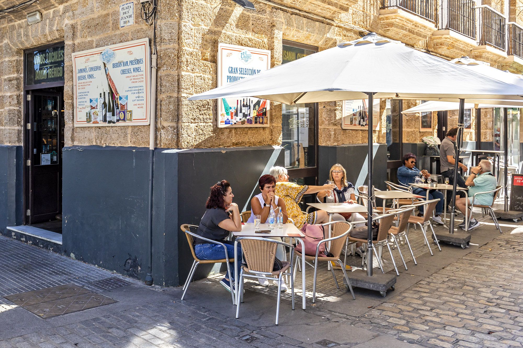Terraza de El Chicuco en Cádiz.