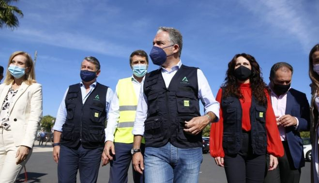 El consejero de la Presidencia en el Puesto de Mando Avanzado (PMA) de Aljaraque. Emergencias 112 Andalucia