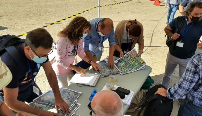 Arquitectos en el Puesto de Mando Avanzado (PMA) de Almería. Emergencias 112 Andalucía
