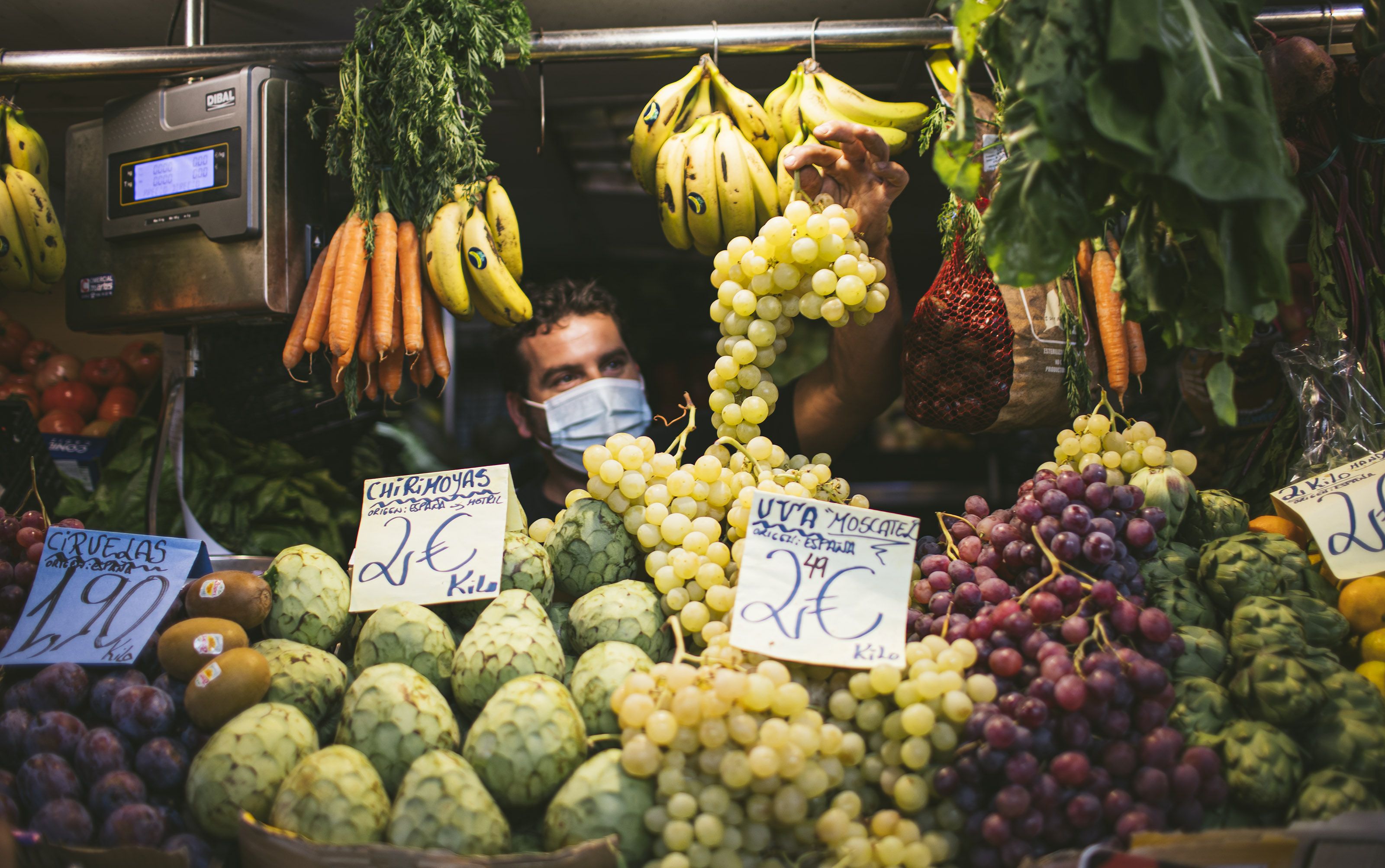 ¿Qué alimentos subirán hasta un 30% su precio esta Navidad?