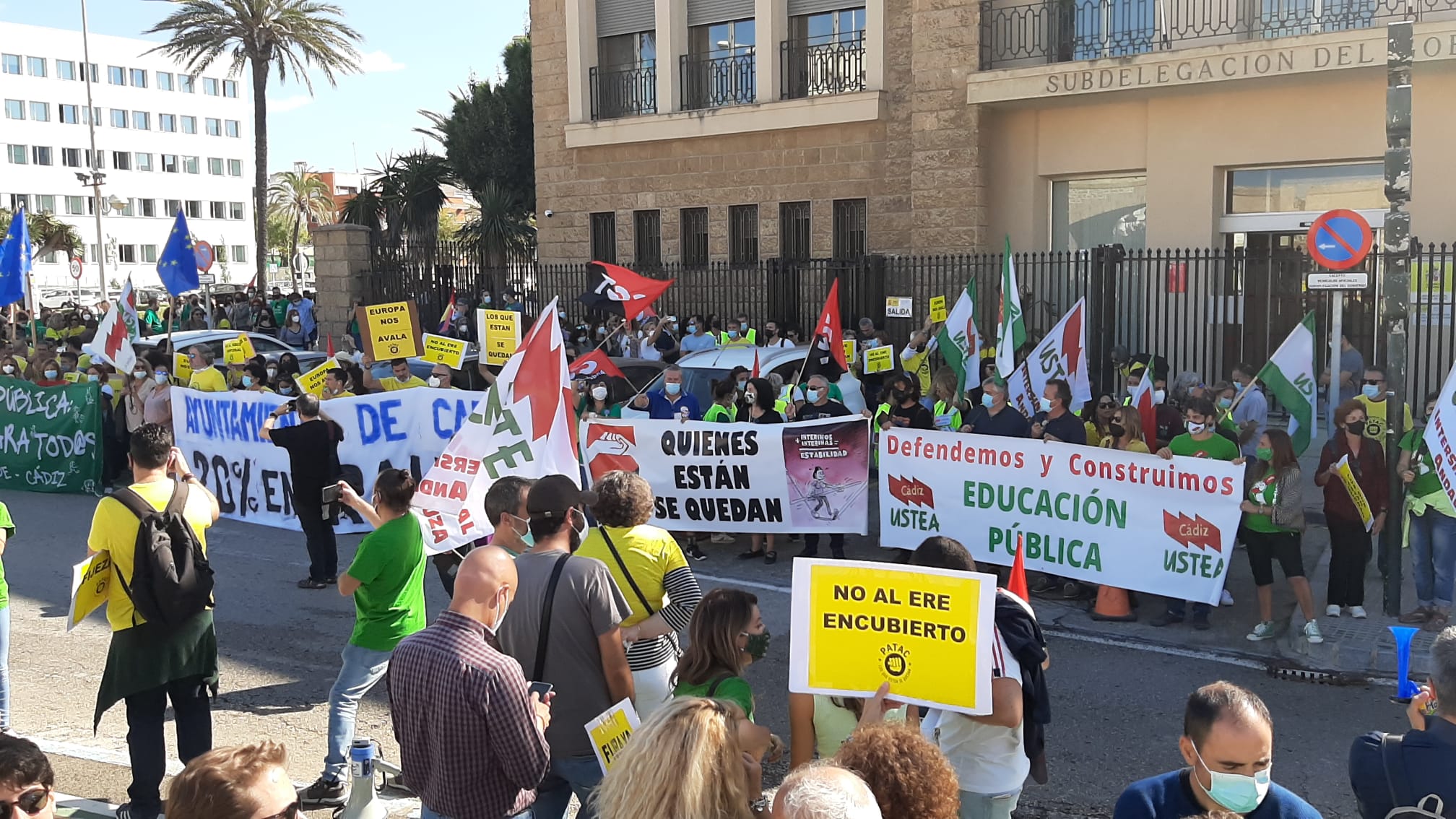 Una movilización en Cádiz en defensa de los docentes interinos.