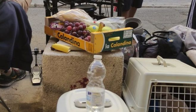 Pertenencias de los okupas en la calle