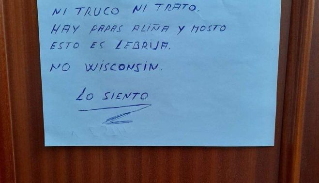 El cartel viral de un vecino de Lebrija para que no llamen a su casa en Halloween