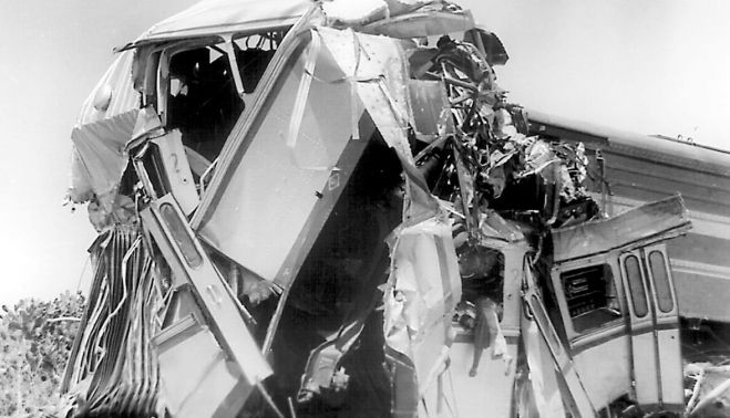 El amasijo de hierros en el que quedaron los tres que chocaron en El Cuervo en 1972.