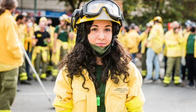 Eva Jiménez, de 26 años, en la manifestación a las puertas del Parlamento de Andalucía