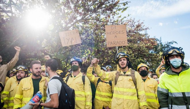 Manifestantes del dispositivo Infoca