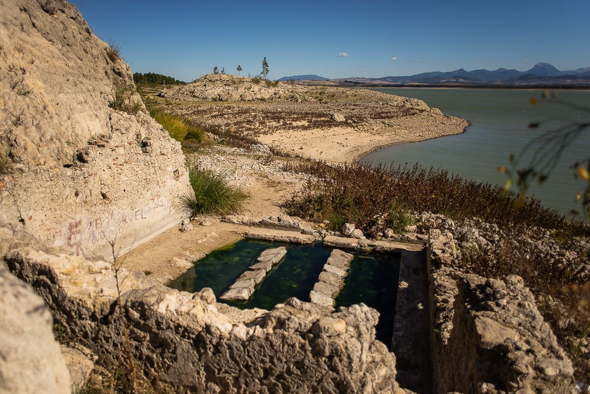 La sequía se nota desde hace meses en el pantano de Bornos.