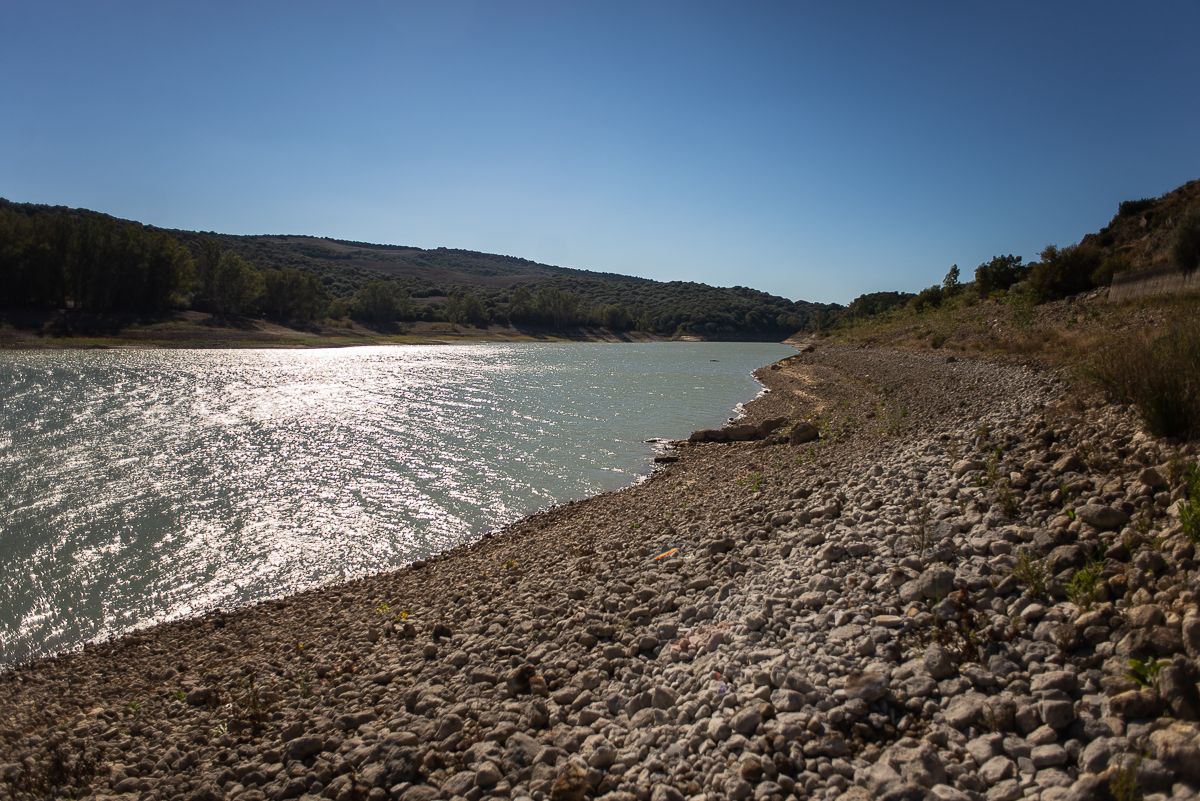 El pantano de Bornos muestra las secuelas de la sequía en Cádiz. El pantano de Bornos muestra las secuelas de la sequía en Cádiz.
