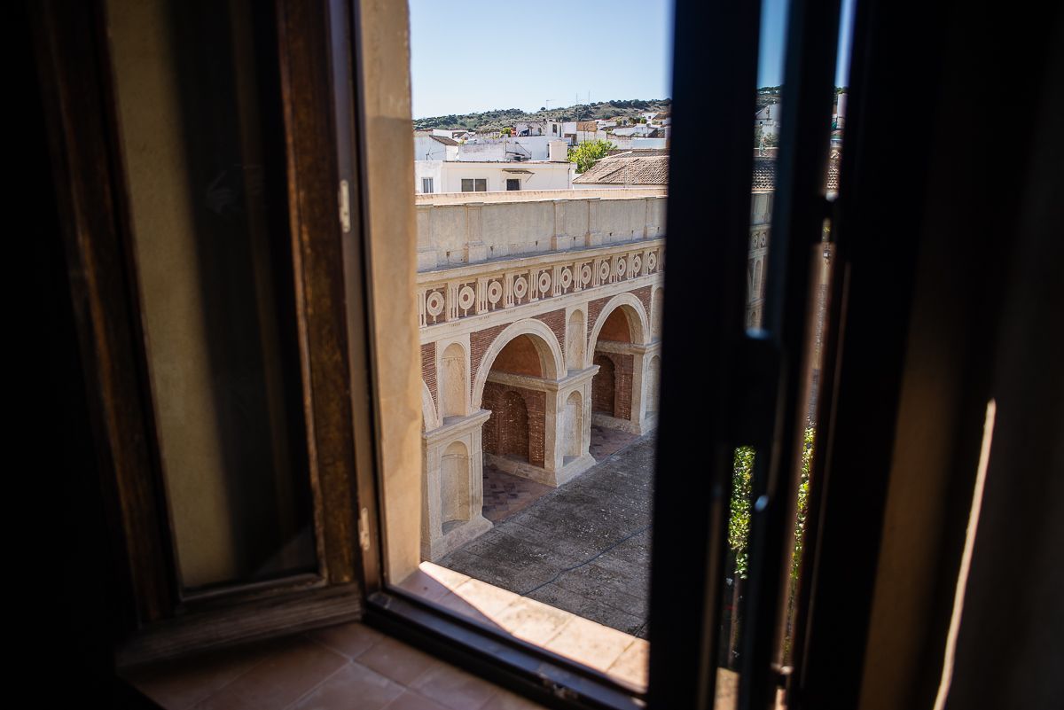 Una mirada privilegiada desde una de las estancias reservadas del impresionante palacio de Bornos. MANU GARCÍA Una mirada privilegiada desde una de las estancias reservadas del impresionante palacio de Bornos. MANU GARCÍA