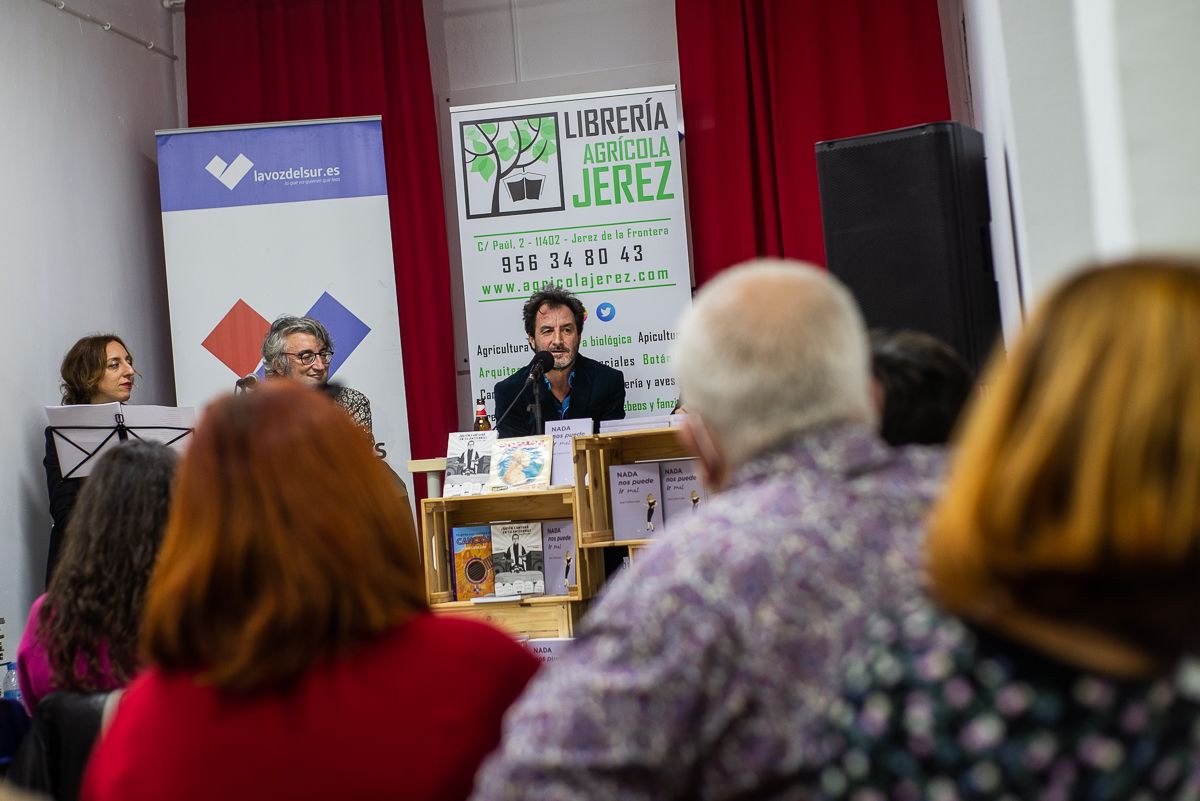 Juan Carlos León, en un momento de la presentación de 'Nada nos puede ir mal' en Sala Tragaluz.