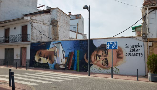 Grafitti de Agustina González López realizado por 'El niño de las pinturas' en la Calle Real de Purchil en Vegas de Genil, Granada.