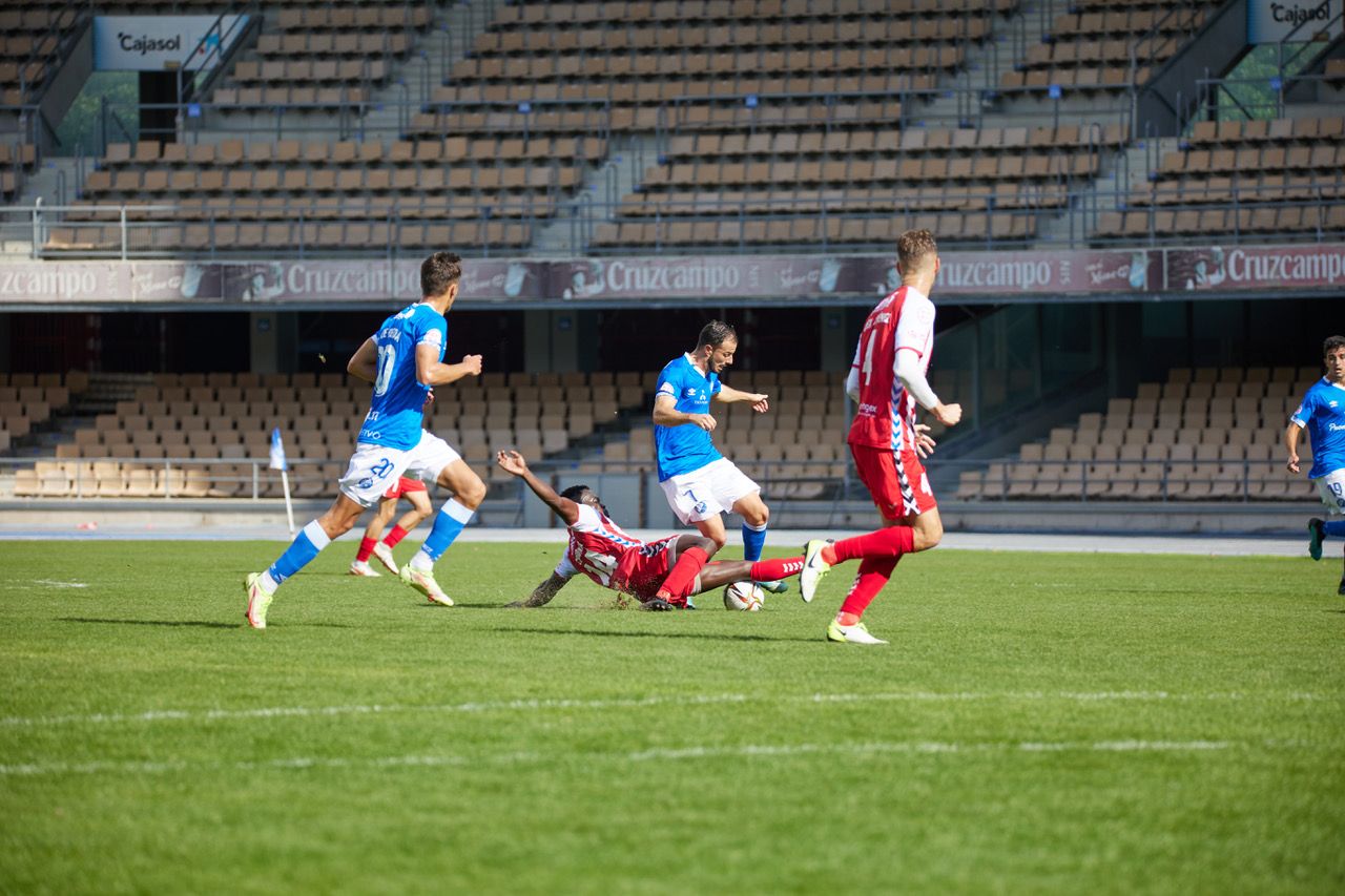 Jugadores en el campo.  KITO DOÑA