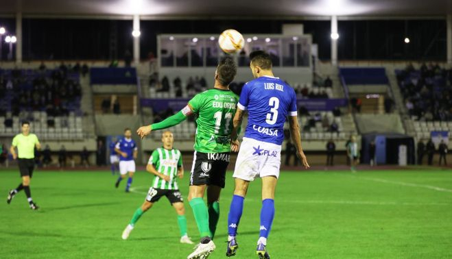 La disputa de un balón aéreo.   KITO DOÑA
