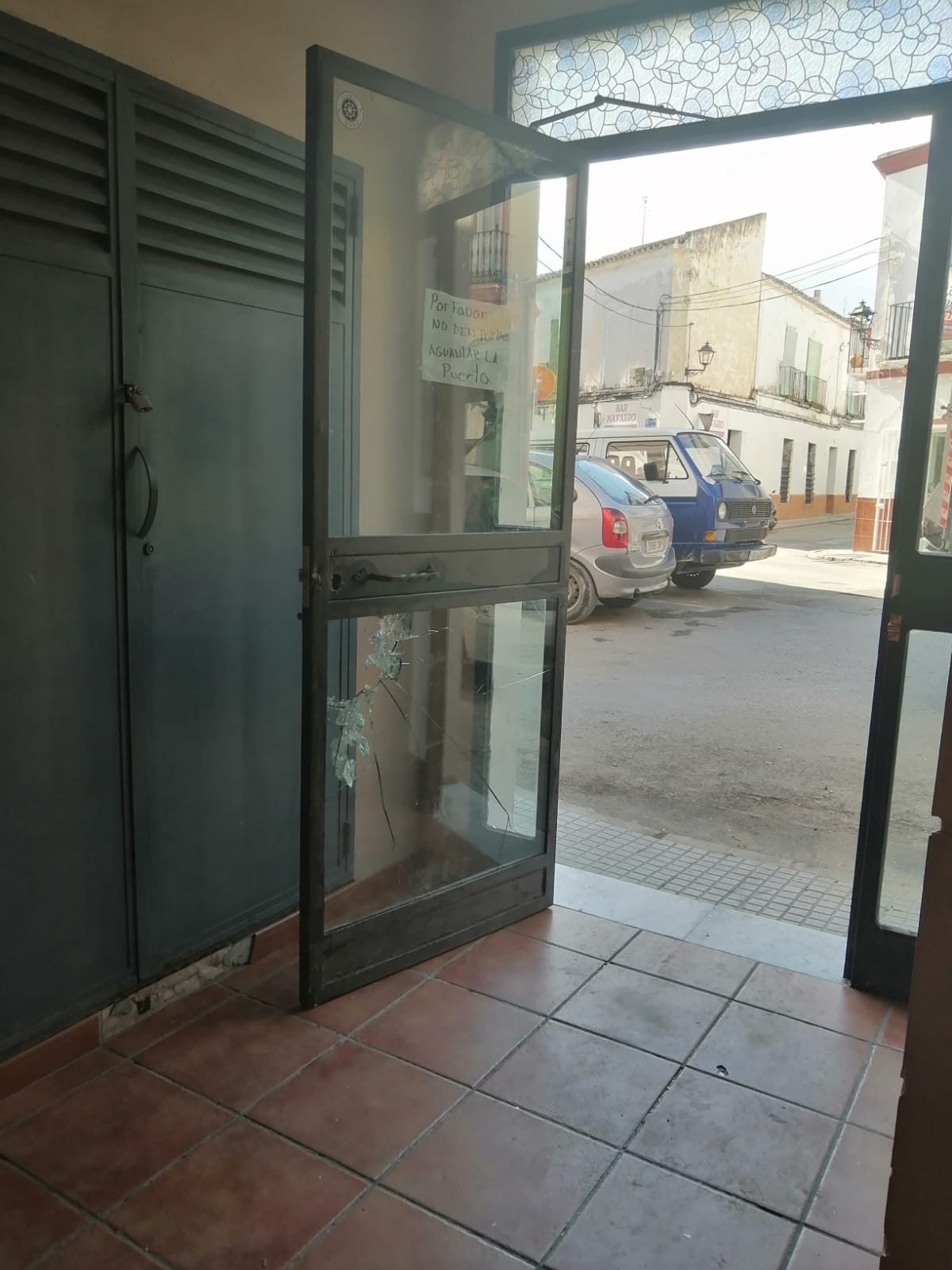 Puerta del bloque.