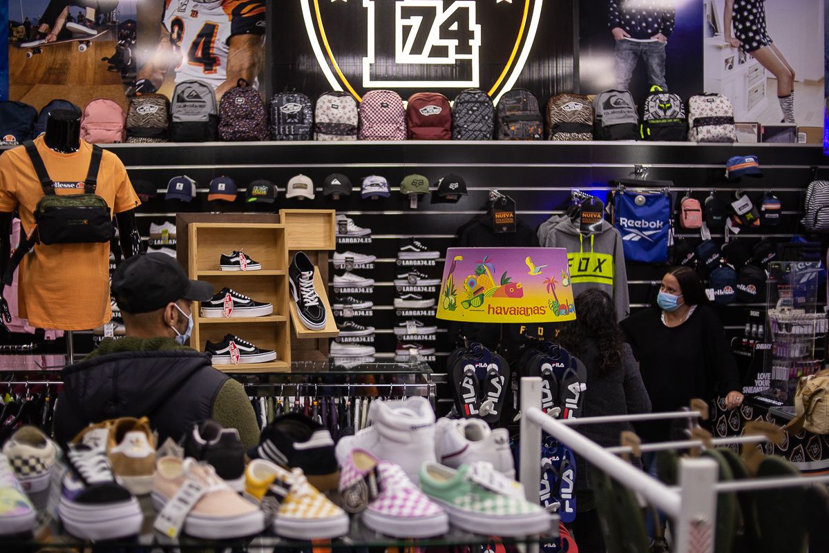 Sudaderas y gorras en Larga 74.