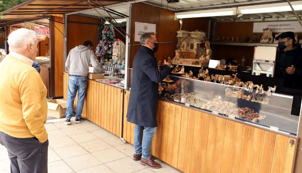 Pérez, este viernes, en el mercado navideño del Arenal.