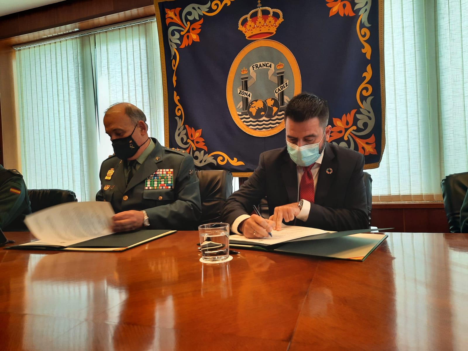 Firma del acuerdo.