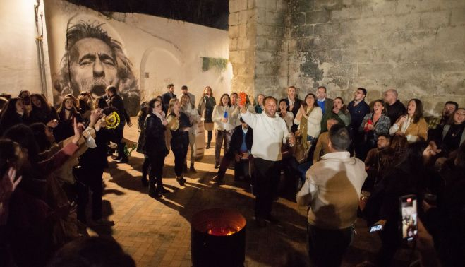 Arte y compás en San Juan de los Caballeros, con la imagen del Capullo de Jerez de fondo. 