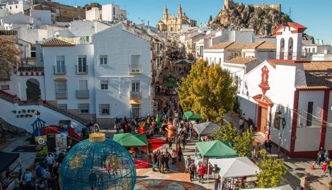 Así se celebra la Navidad en Olvera: mercado navideño, talleres y cine. FRANCISCO MENACHO