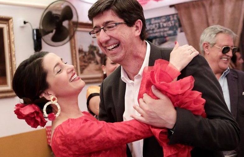Marín bailando sevillanas con Arrimadas, en una pasada Feria del Caballo. FOTO: Ciudadanos.