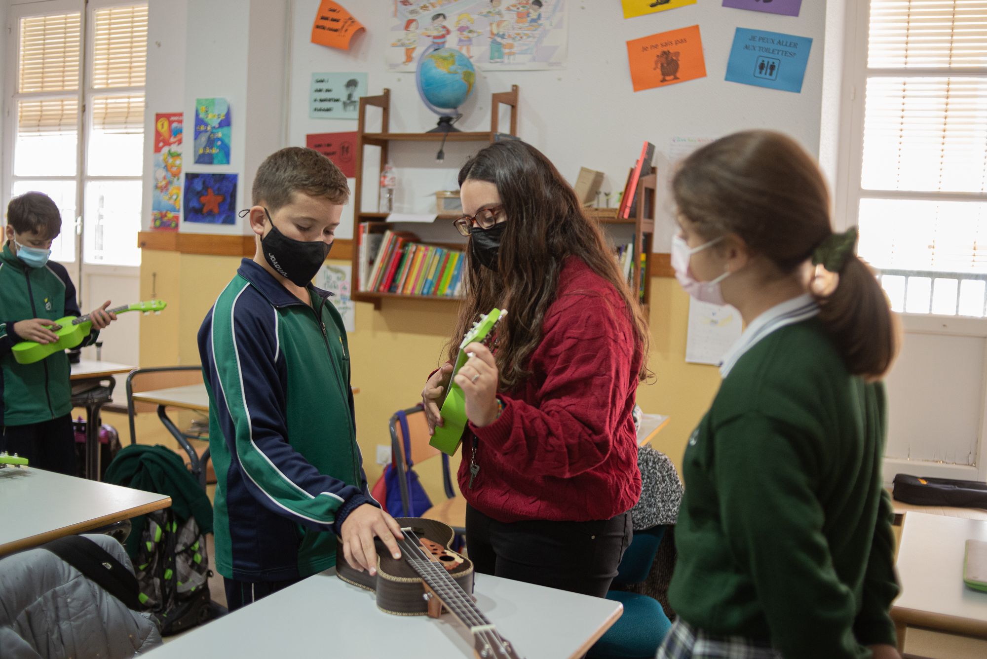 Clase de ukelele con la cantautora portuense en el colegio Sagrado Corazón Carmelitas.