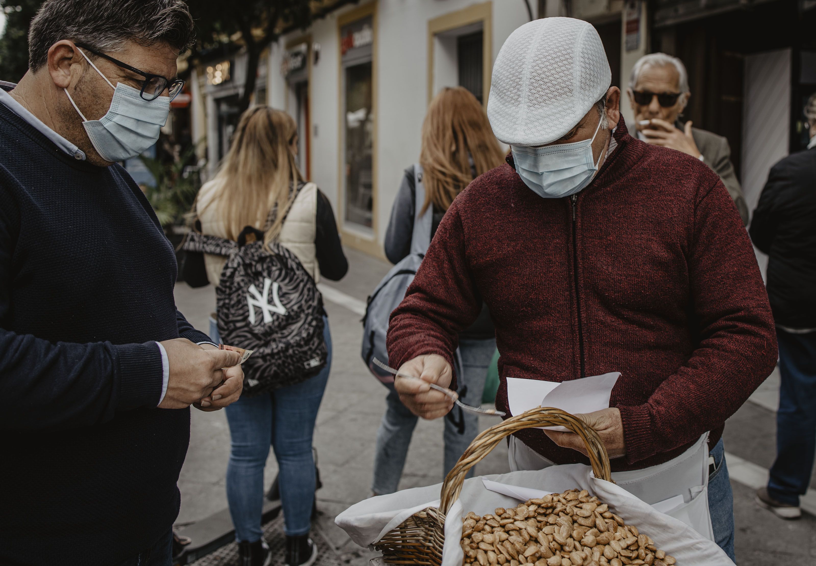 Jesús Carrasco Güiza, el vendedor de almendras del centro de Jerez.